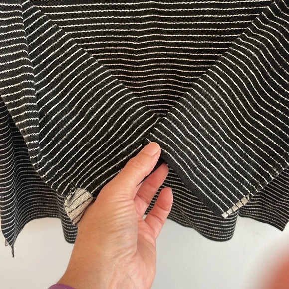 Loft Women’s Medium mock neck 3/4 sleeve black with stripes lightweight sweater - Picture 4 of 6